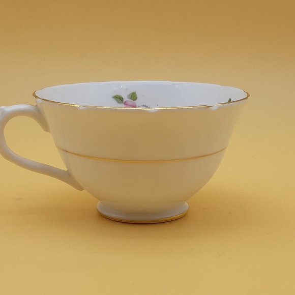 Tea Cup & Saucer by Collingwoods - Picture 6 of 11